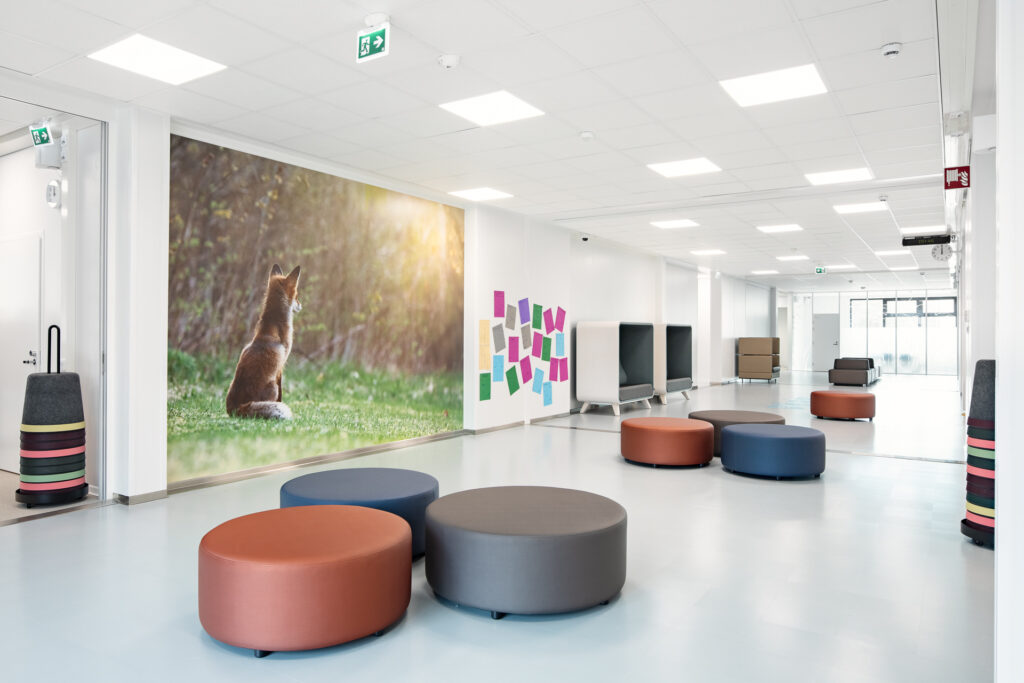 Interiör korridor i Sophie Mannerheim skola i Helsingfors