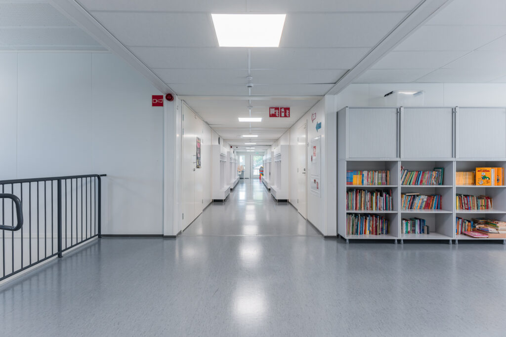 Korridor och gemensamma utrymmen i Messukylän skola.