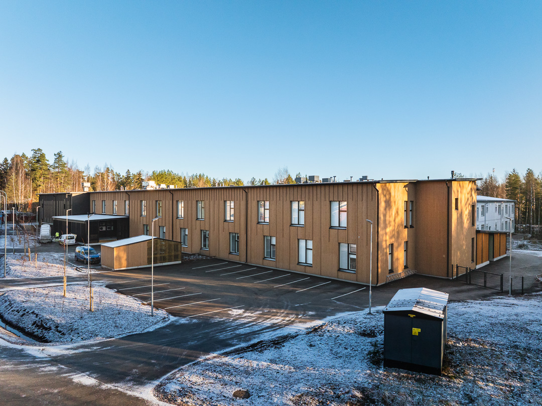 Kaikumetsä skola och förskola i Nurmijärvi sedd från ovan.