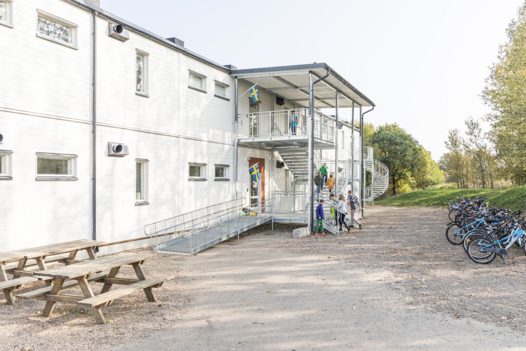 Tingdalsskolans entré och fasad
