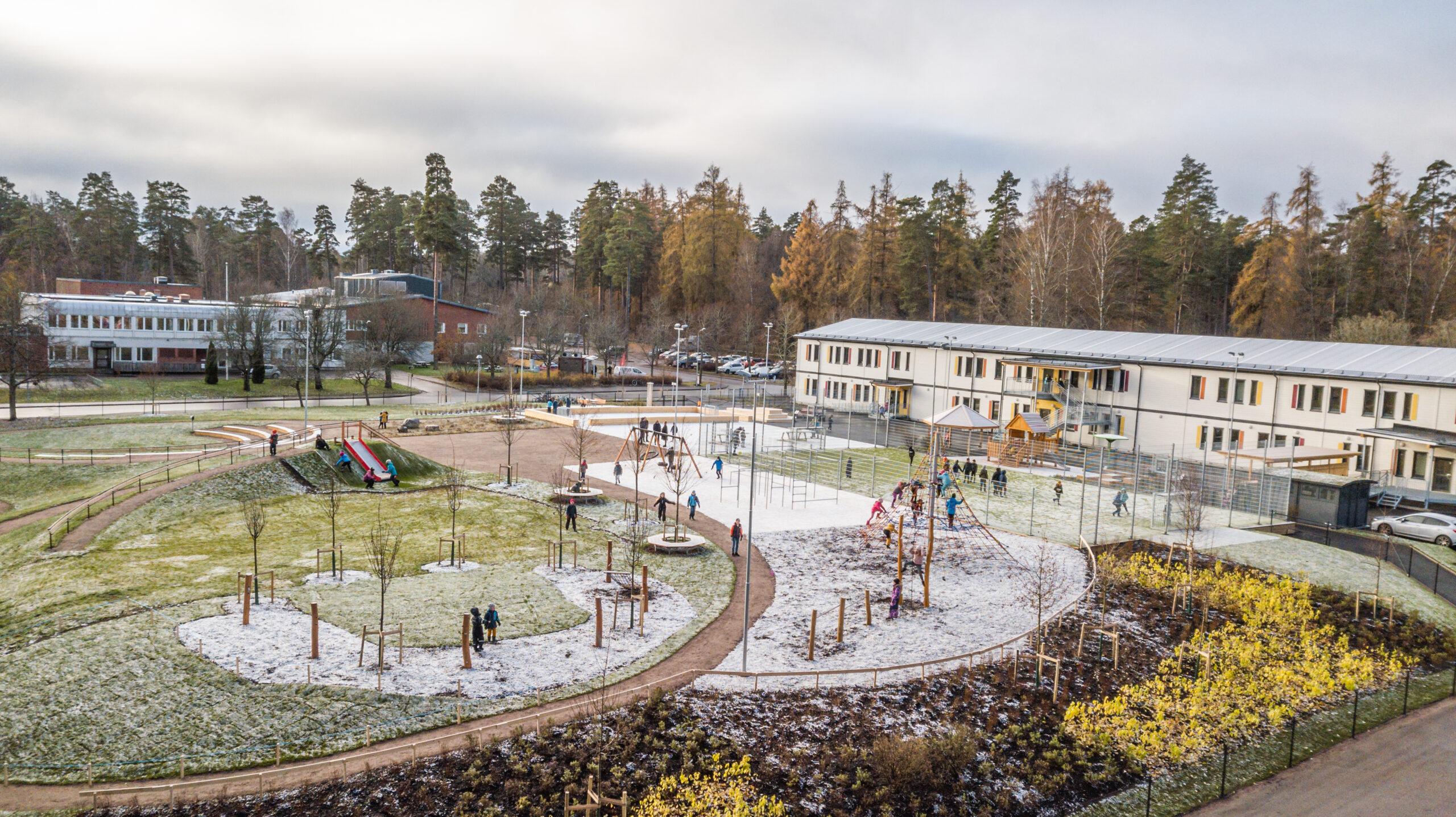 Rosendalsskolan i Uppsala med tillhörande skolgård.